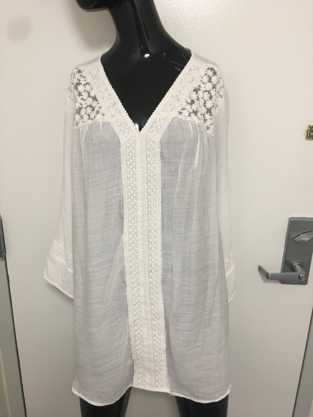 CJ Banks white crochet lace tunic blouse